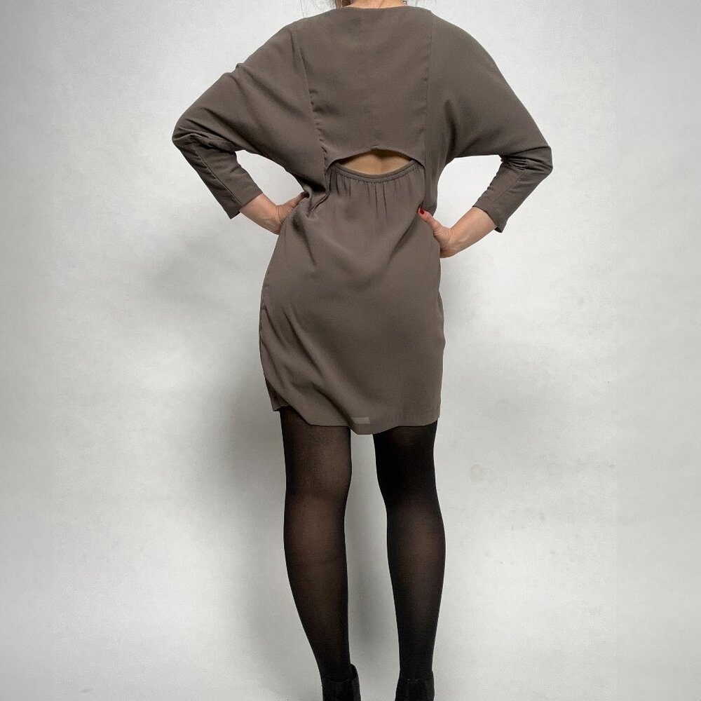 GAP Shift dress! wombat sleeves, long sleeved sporty, peek-a-boo back